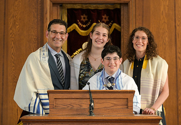 Isaac_Greene_Bar_Mitzvah_Portraits_040