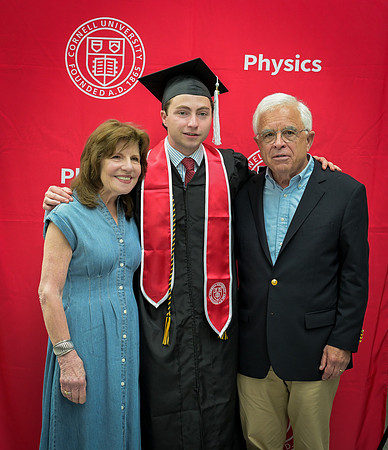 Cornell_Physics_Undergraduate_Commencement_2025_091