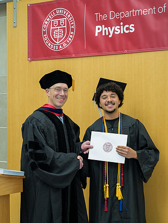 Cornell_Physics_Undergraduate_Commencement_2025_038