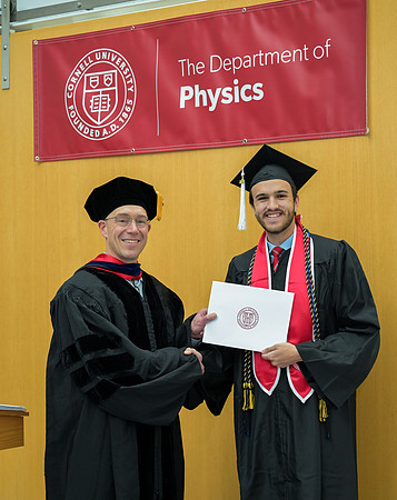 Cornell_Physics_Undergraduate_Commencement_2025_055