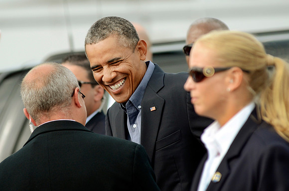 Obama greets the crowd
