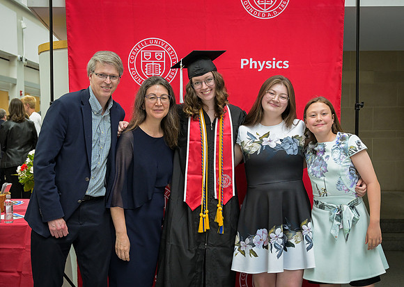 Cornell_Physics_Commencement_2026_094