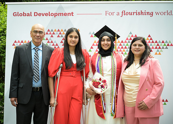 Global_Dev_Grad_Reception_2024_098