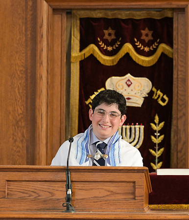 Isaac_Greene_Bar_Mitzvah_Portraits_036