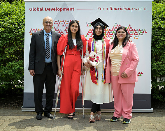 Global_Dev_Grad_Reception_2024_097