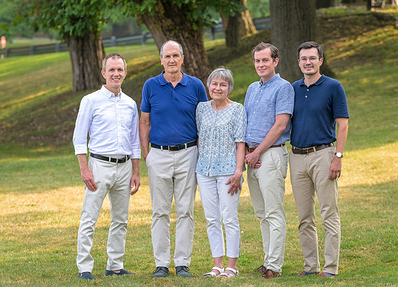 Lloyd_Family_Portrait_042