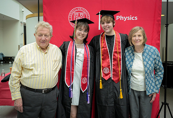 Cornell_Physics_Undergraduate_Commencement_2025_096