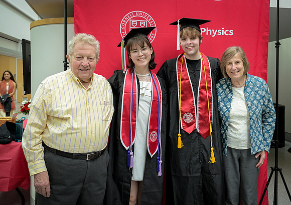 Cornell_Physics_Undergraduate_Commencement_2025_095