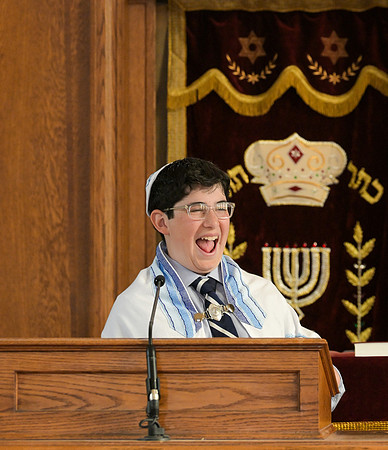 Isaac_Greene_Bar_Mitzvah_Portraits_038