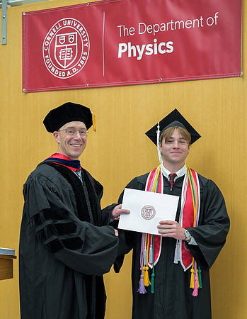 Cornell_Physics_Undergraduate_Commencement_2025_037