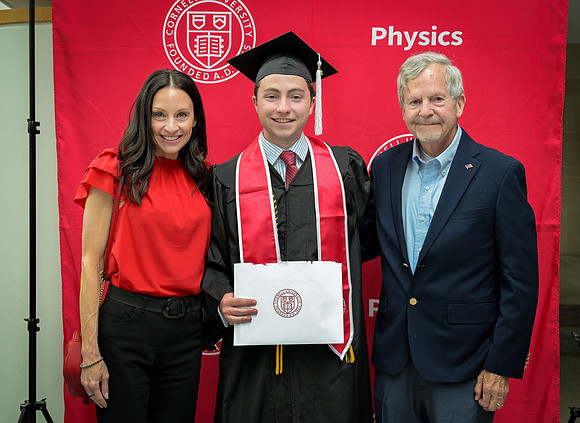 Cornell_Physics_Undergraduate_Commencement_2025_089