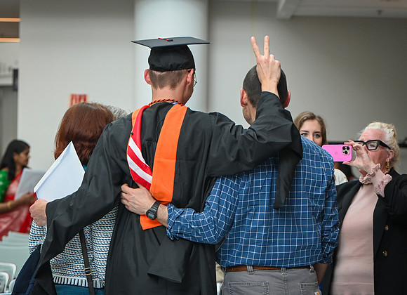 Cornell_Physics_Undergraduate_Commencement_2025_076