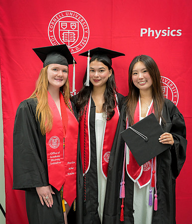 Cornell_Physics_Undergraduate_Commencement_2025_098
