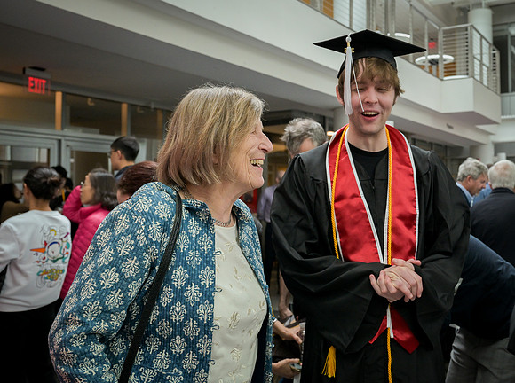 Cornell_Physics_Undergraduate_Commencement_2025_097