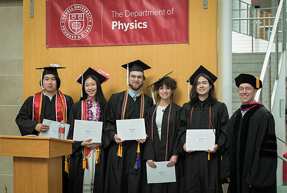 Cornell_Physics_Undergraduate_Commencement_2025_020