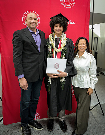 Cornell_Physics_Undergraduate_Commencement_2025_094