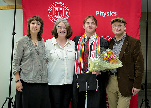 Cornell_Physics_Undergraduate_Commencement_2025_111