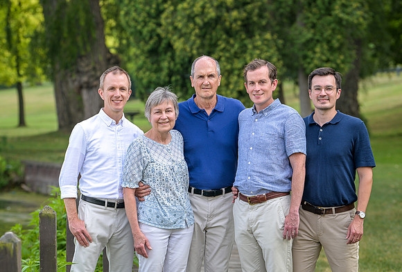 Lloyd_Family_Portrait_047
